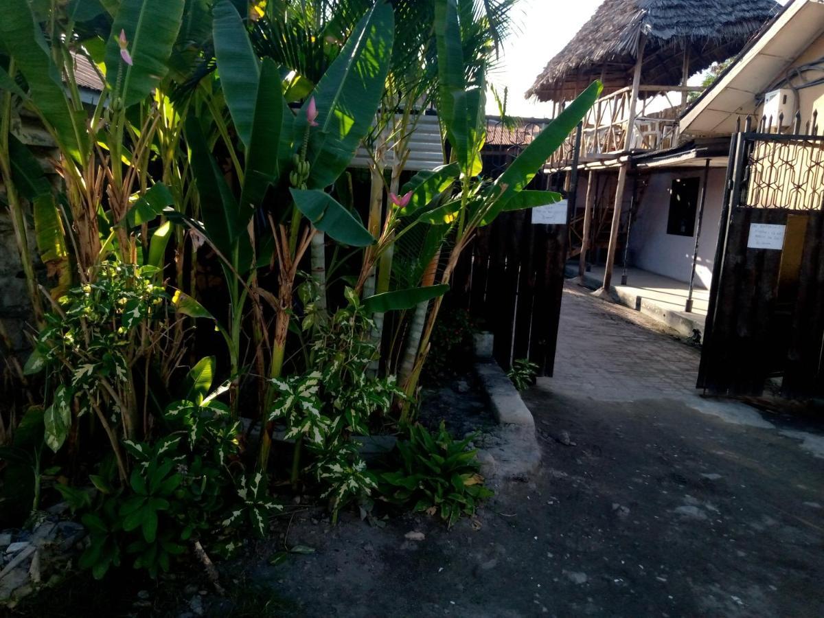 Kicec Bar And Guest House Airport ดาร์เอสซาลาม ภายนอก รูปภาพ