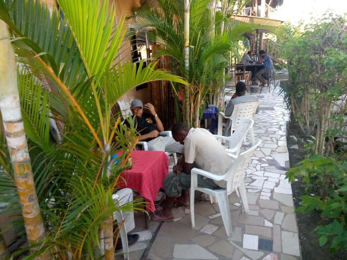 Kicec Bar And Guest House Airport ดาร์เอสซาลาม ภายนอก รูปภาพ